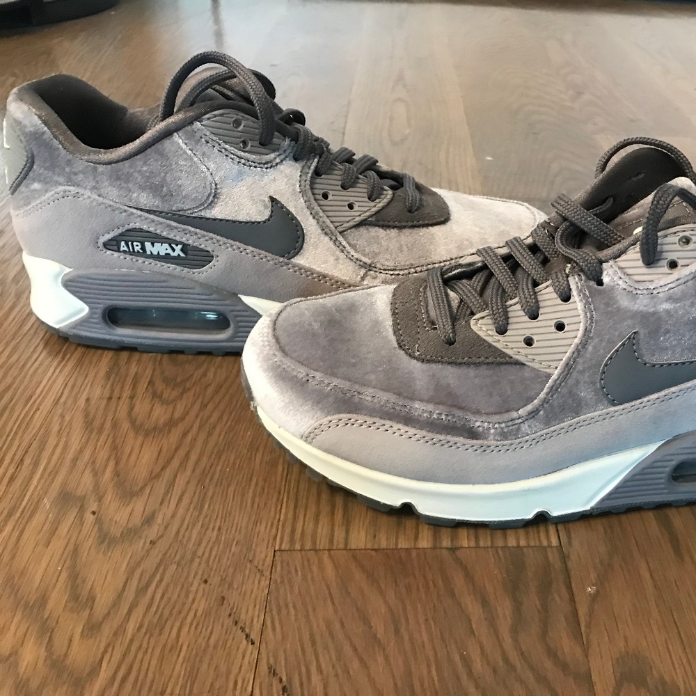 Rare Nike Airmax in Grey Felt